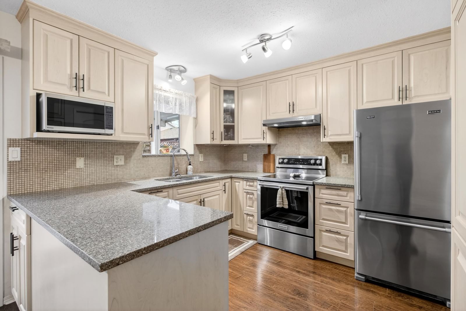 Listing Image 12