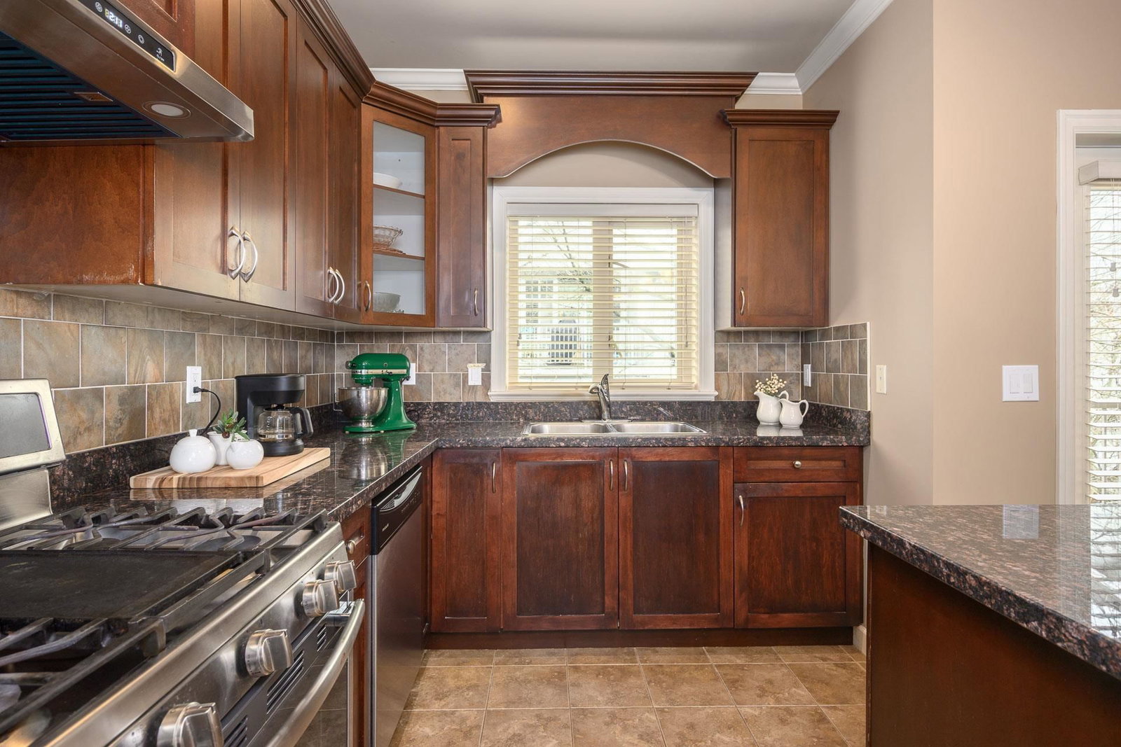 Listing Image 15