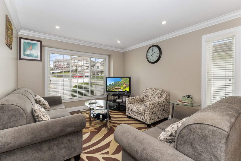 3345 Siskin Drive, Abbotsford, V2T 6T4 | Image 2