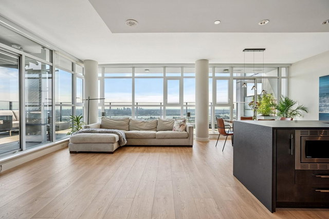 1905 - 958 Ridgeway Avenue