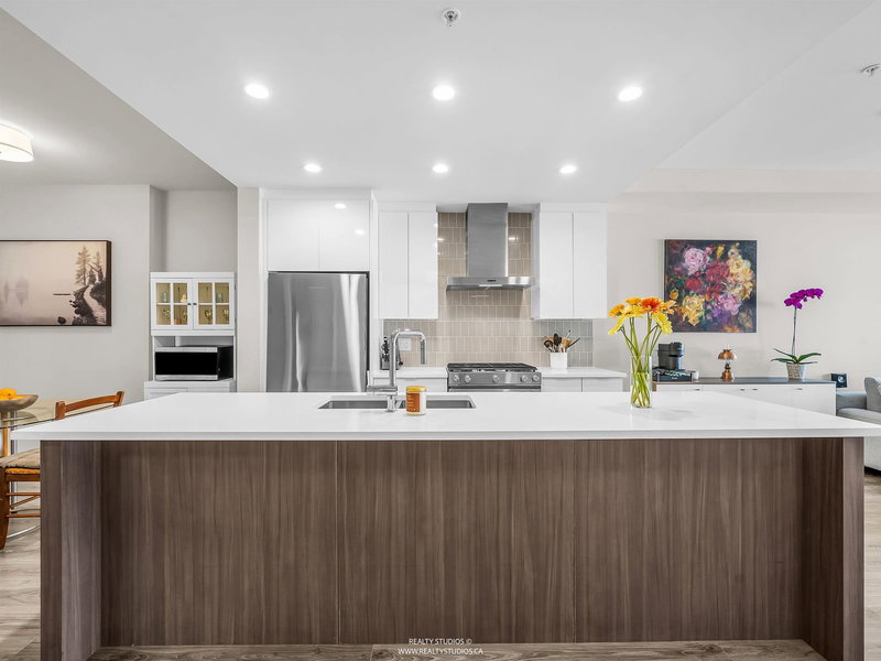 1496 Charlotte Road #401, North Vancouver, British Columbia