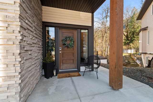 B - 50249 Luna Place