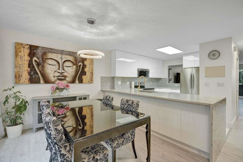 144 Shoreline Circle, Port Moody, V3H 5B3 | Image 3