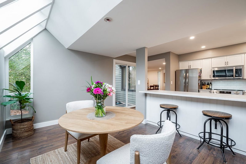 8551 Wilderness Court, Burnaby, V5A 4B2 | Image 2