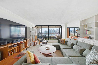 533 - 666 Leg In Boot Square | Vancouver | Image