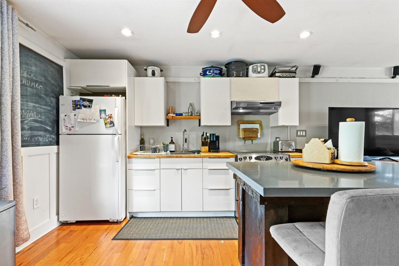 Listing Image 6