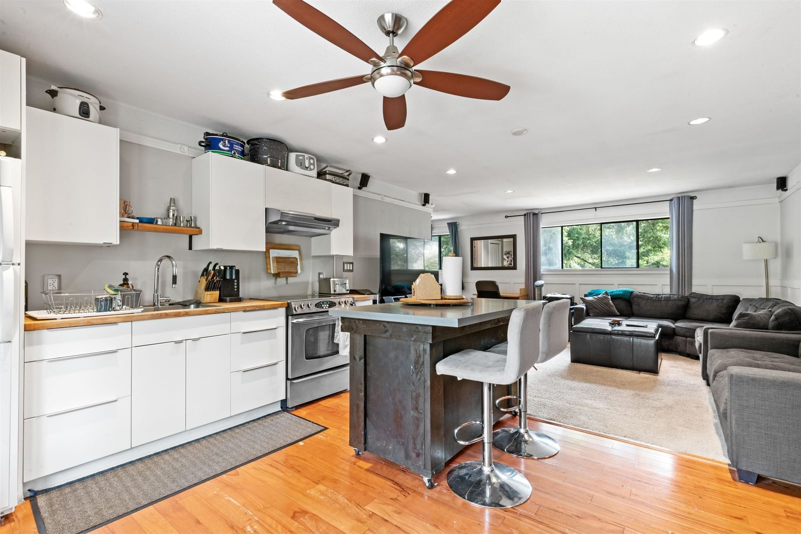 Listing Image 7