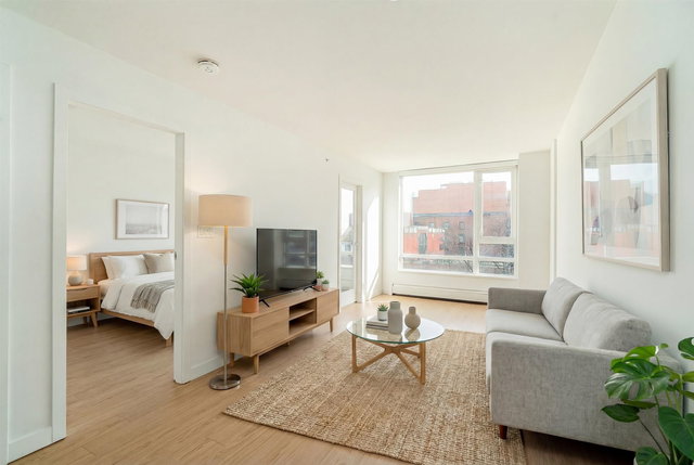 716 - 188 Keefer Street