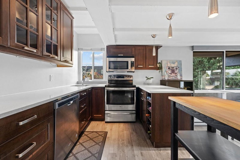 201 - 341 Mahon Avenue, North Vancouver, V7M 3E1 | Image 2