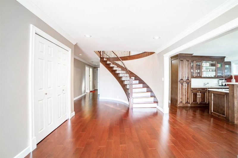 6970 Willingdon Avenue, Burnaby, V5J 3R2 | Image 2