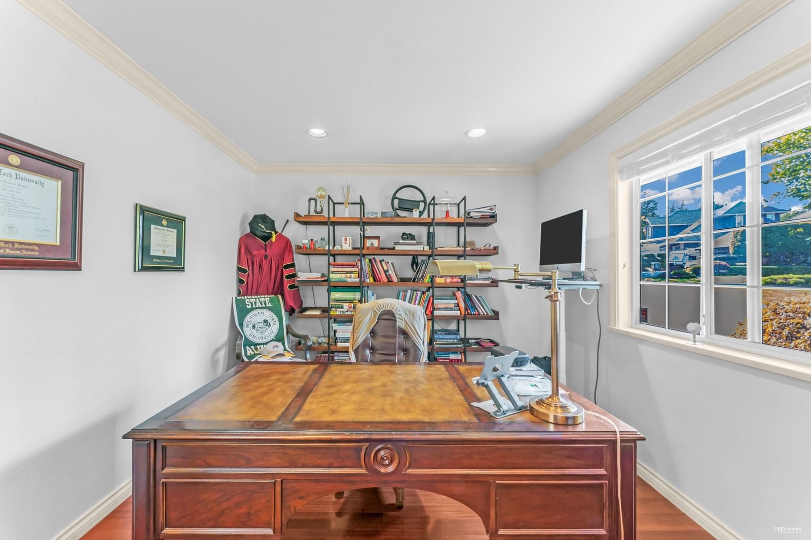 Listing Image 9