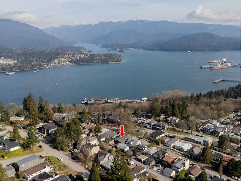 151 Holdom Avenue, Burnaby, V5B 1K2 | Image 3