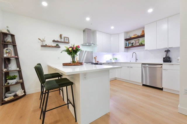 203 - 2700 Mccallum Road