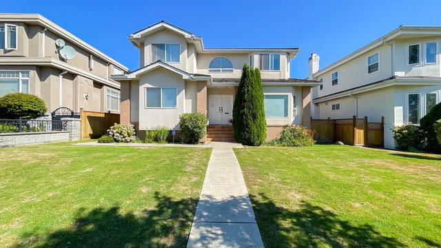 219 42nd Avenue W