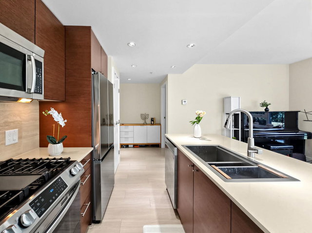 501 - 7371 Westminster Highway