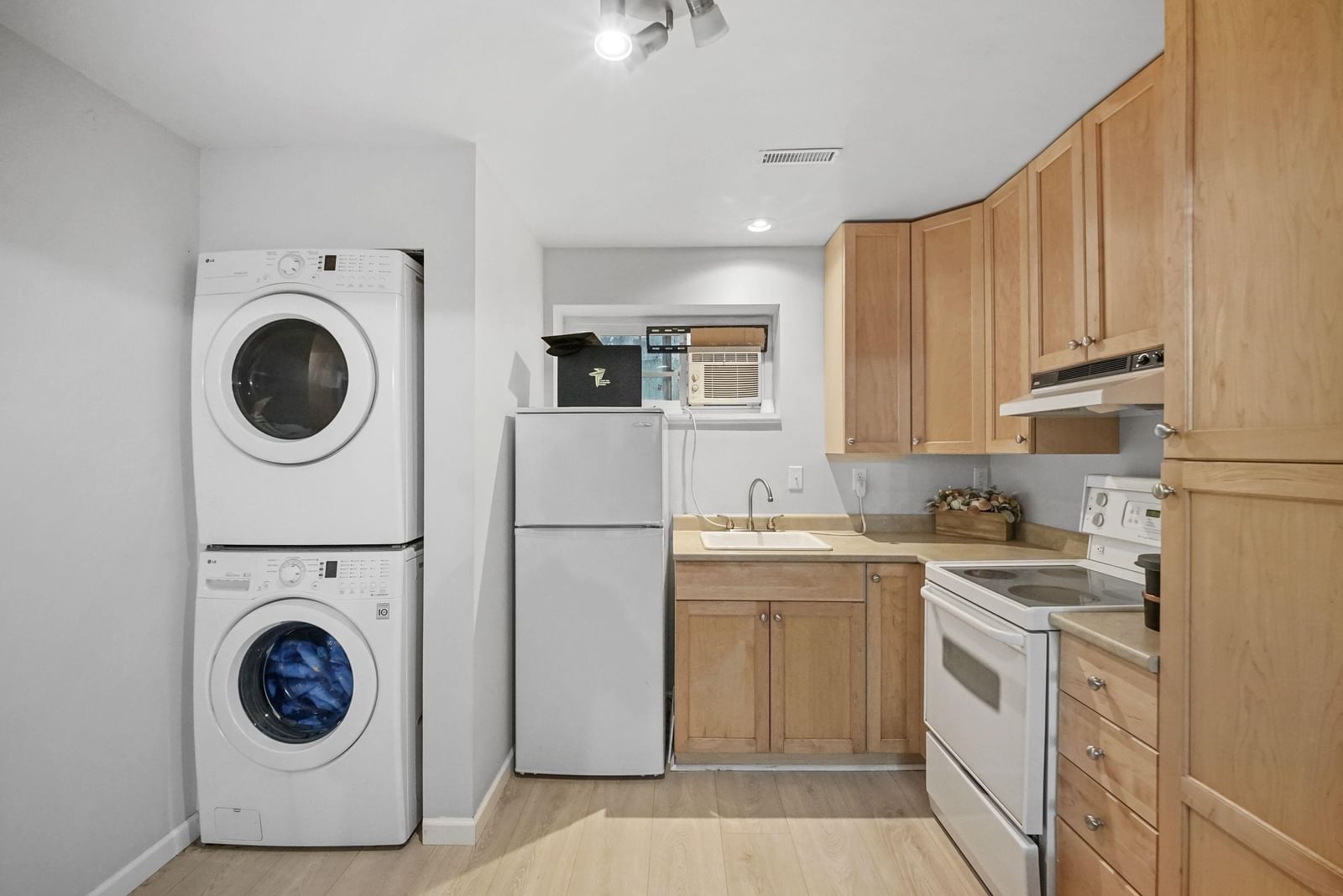 Listing Image 17