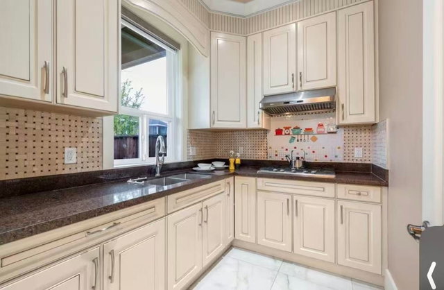 6300 Bellflower Drive