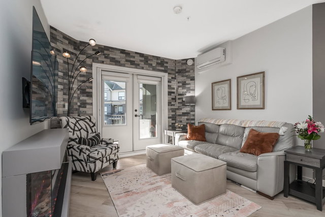 412 - 2493 Montrose Avenue