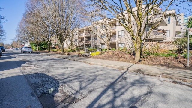 305 - 975 13th Avenue W