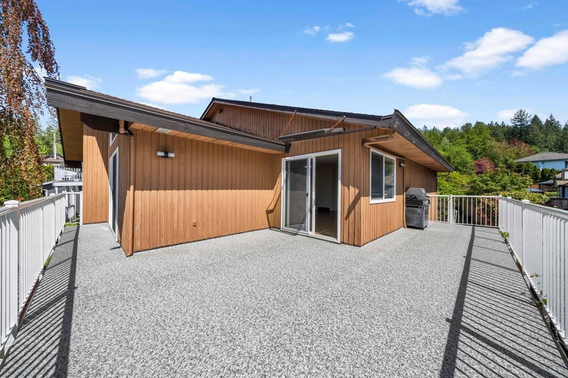 1060 Ayshire Drive, Burnaby, V5A 4A1 | Image 3