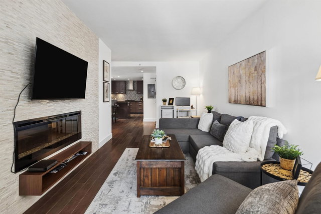 406 - 210 13 Street W