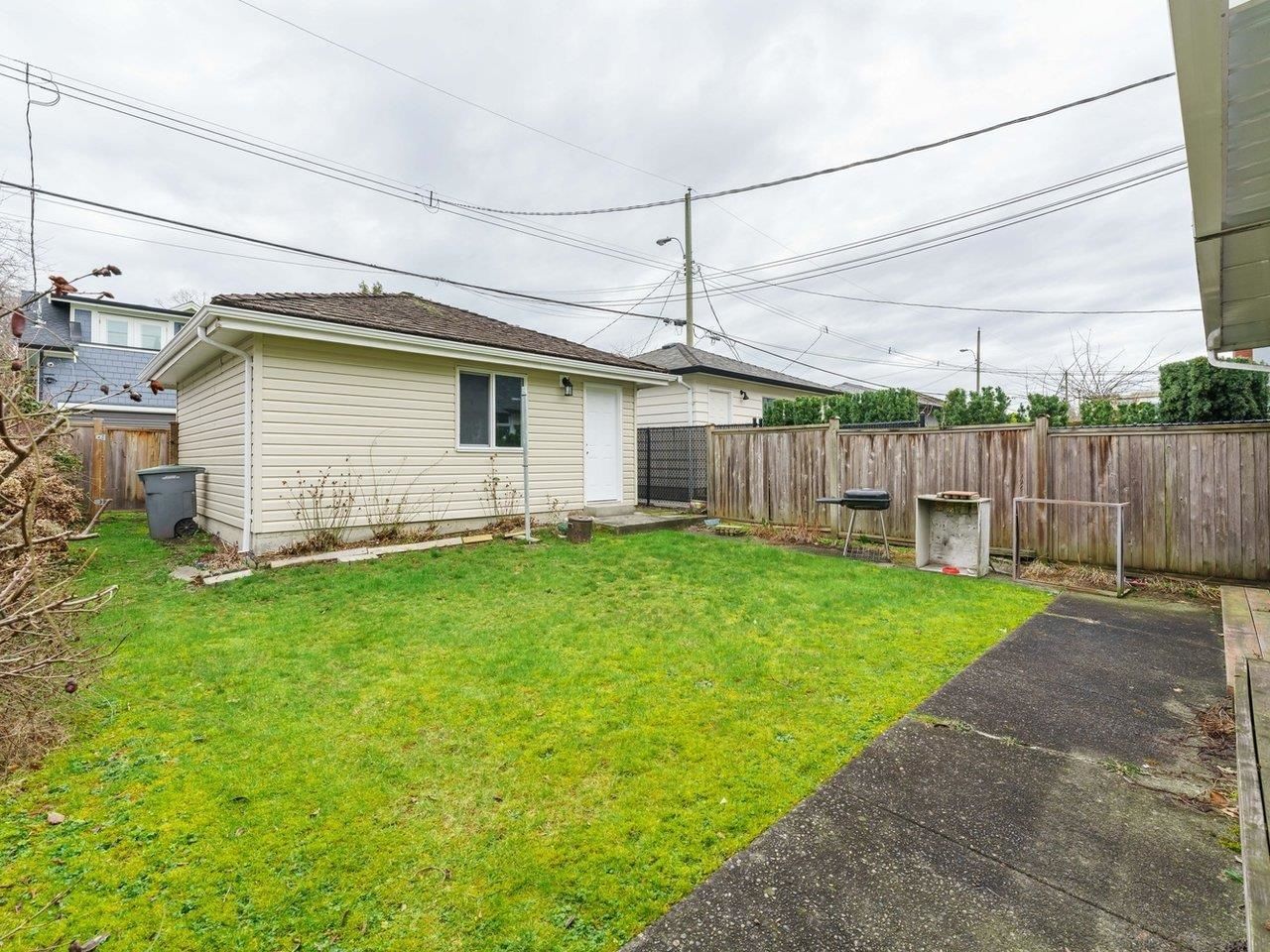 Listing Image 8