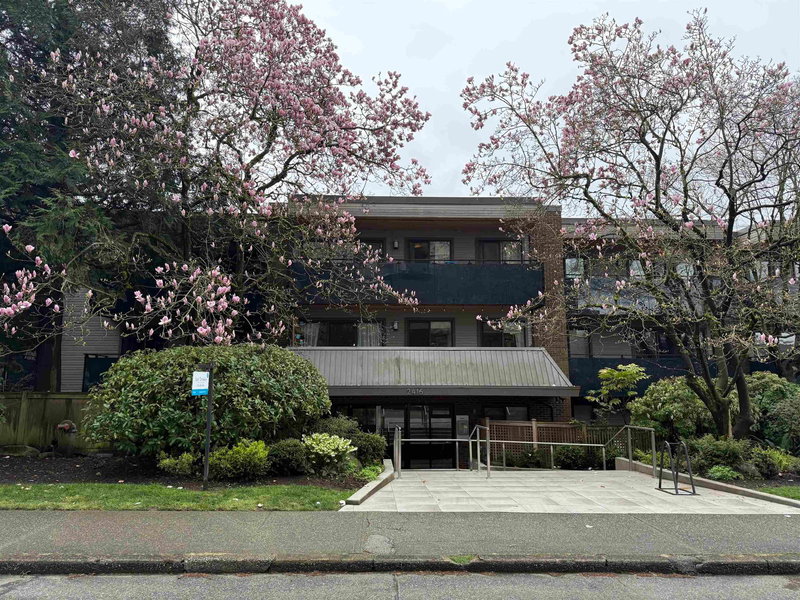 2416 3rd Avenue W #117, Vancouver, British Columbia