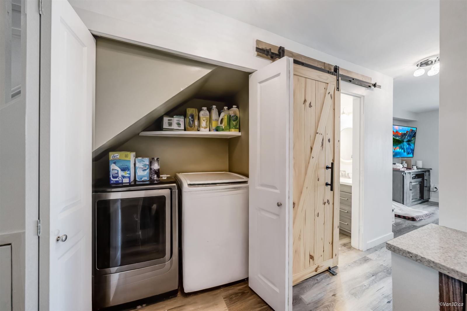 Listing Image 11