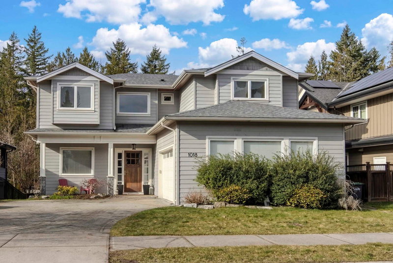 1018 Jay Crescent, Squamish, British Columbia