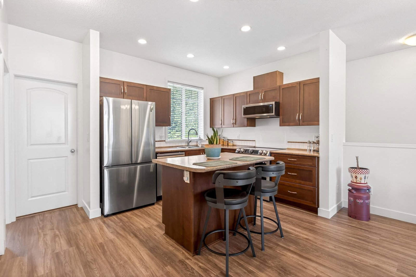 Listing Image 9
