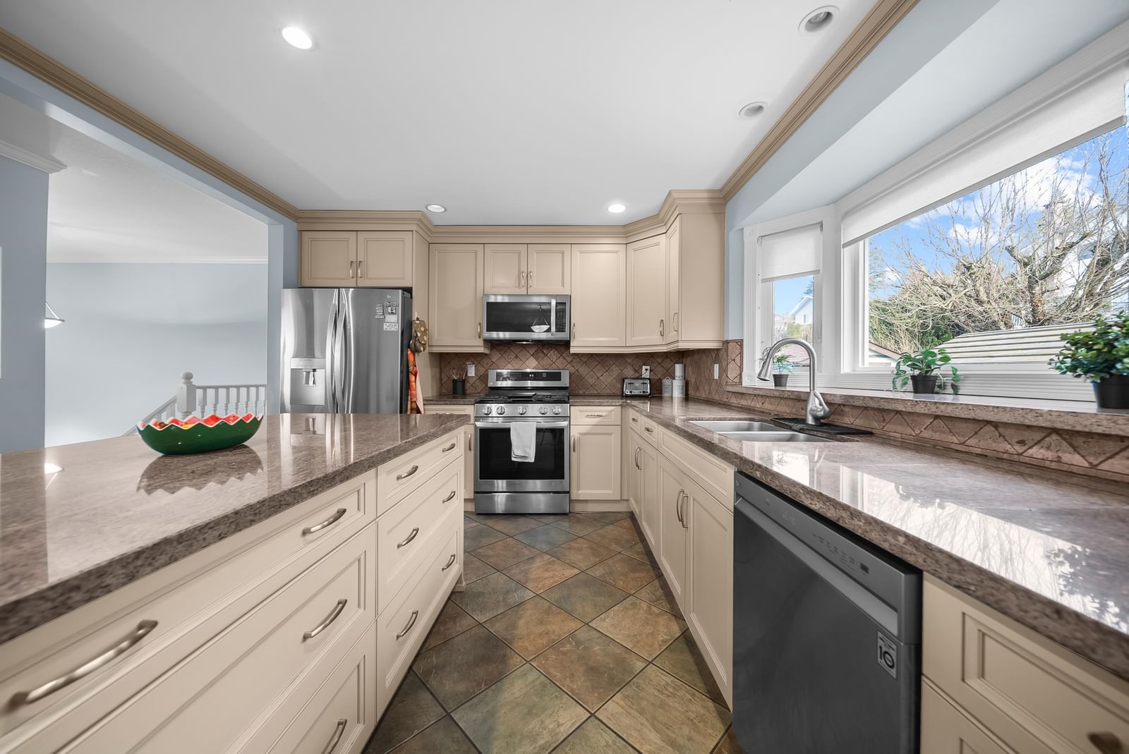 Listing Image 9