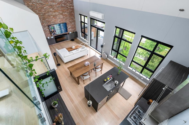 402 - 220 Salter Street