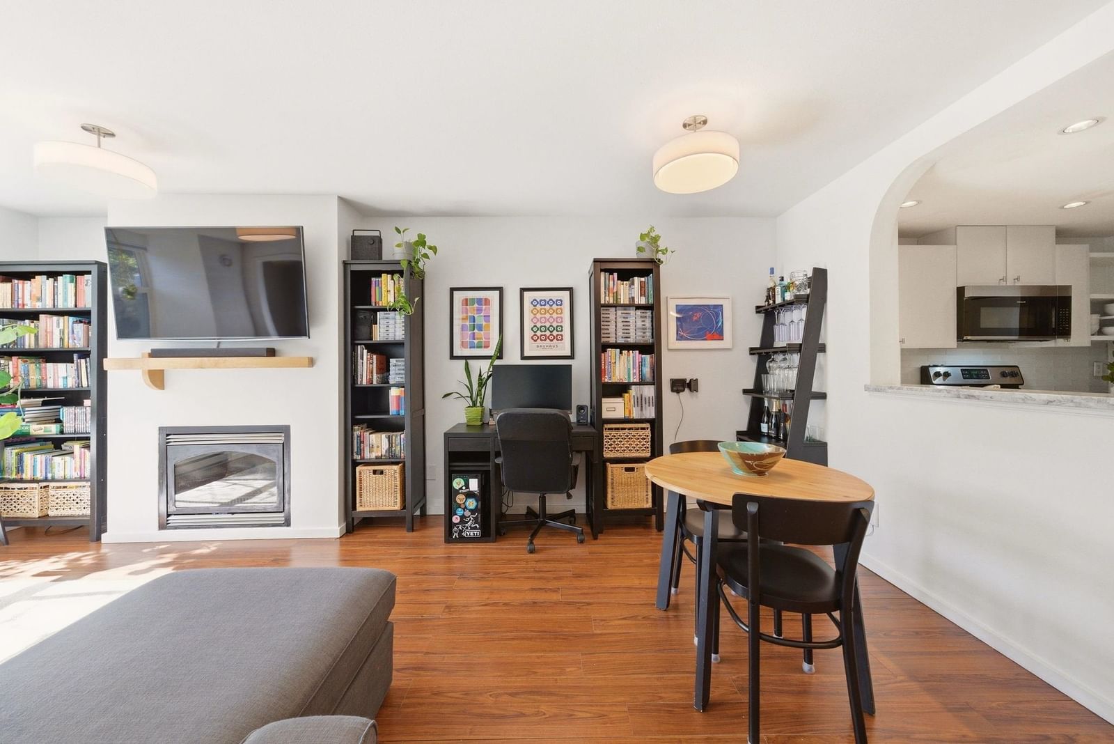 Listing Image 6