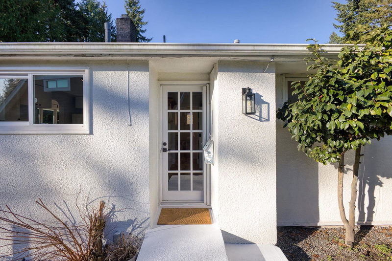 1275 Brantwood Road, North Vancouver, V7R 1G6 | Image 3