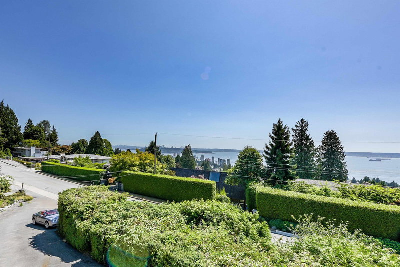 2365 Queens Avenue, West Vancouver, V7V 2Y7 | Image 2