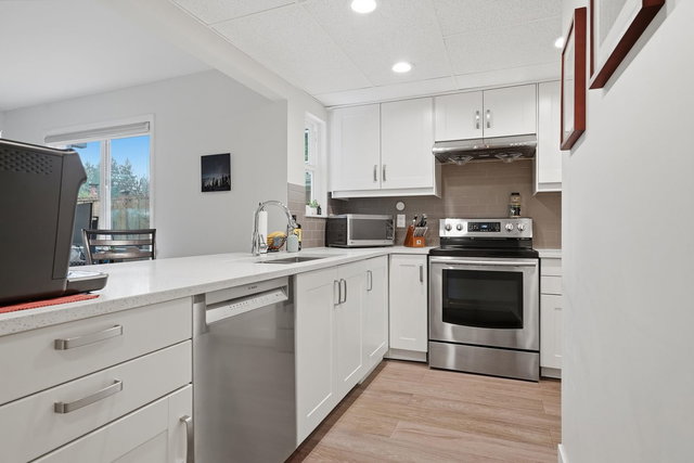 10 - 3320 Ulster Street