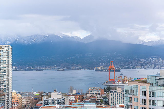 3207 - 688 Abbott Street