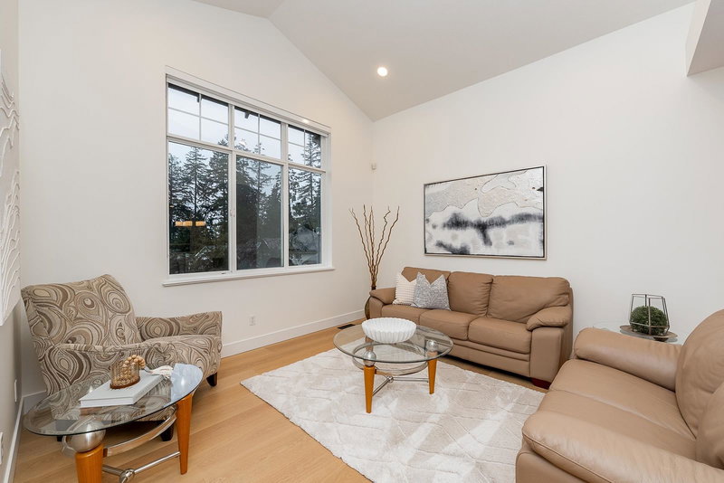 39 Holly Drive, Port Moody, V3H 5M4 | Image 3