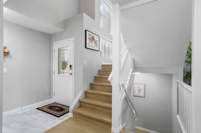 32 - 2525 Yale Court