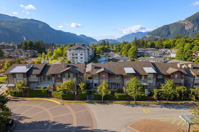 1212 Village Green Way