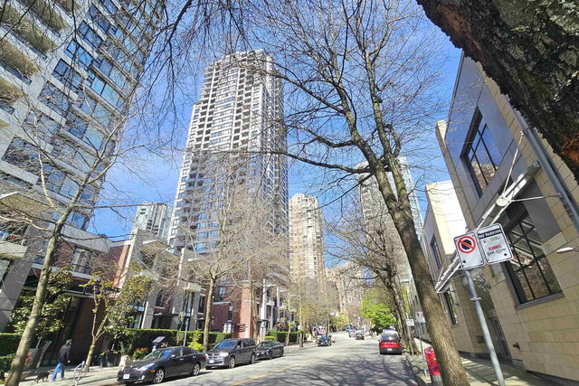 1502 - 909 Mainland Street