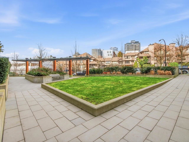 118 - 108 8th Street E