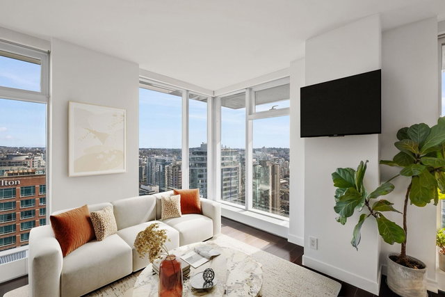 3511 - 777 Richards Street