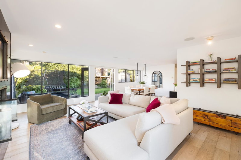 4198 Sunset Boulevard, North Vancouver, V7R 3Y9 | Image 2