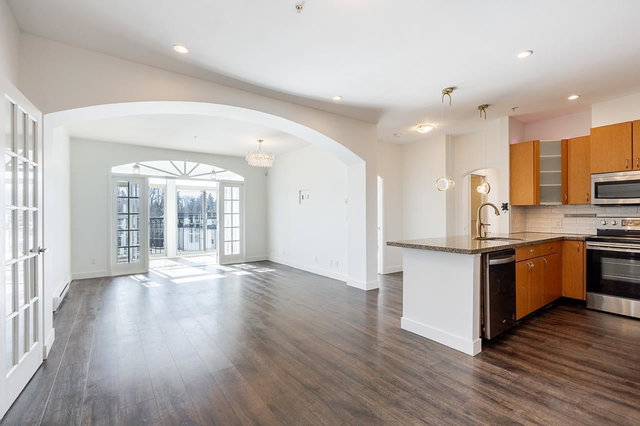 211 - 33485 South Fraser Way