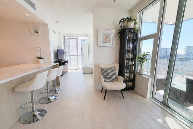 1001 - 8611 Hazelbridge Way