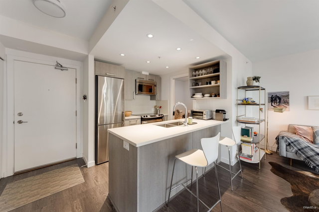 804 - 983 Hastings Street E