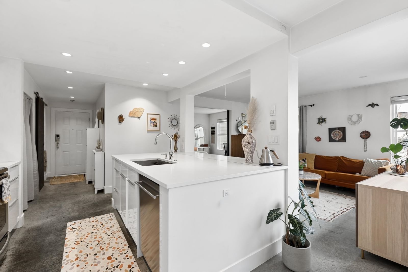 Listing Image 16
