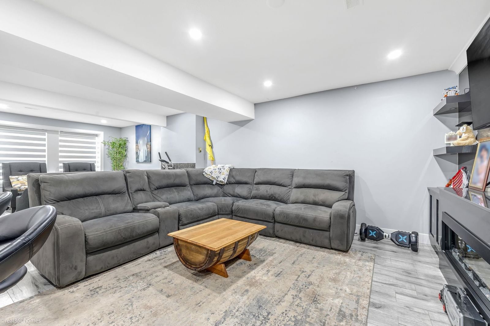 Listing Image 9