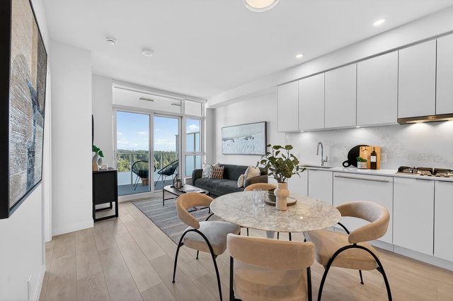 2710 - 537 Cottonwood Avenue